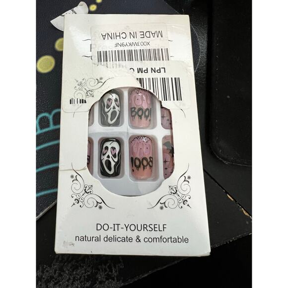 24 Pcs Halloween Press on Acrylic Nails Short Square Pink Ghost Bat Design fake - Picture 6 of 6